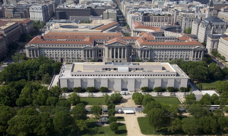 Aerial_view_of_National_Museum_of_American_History.jpg