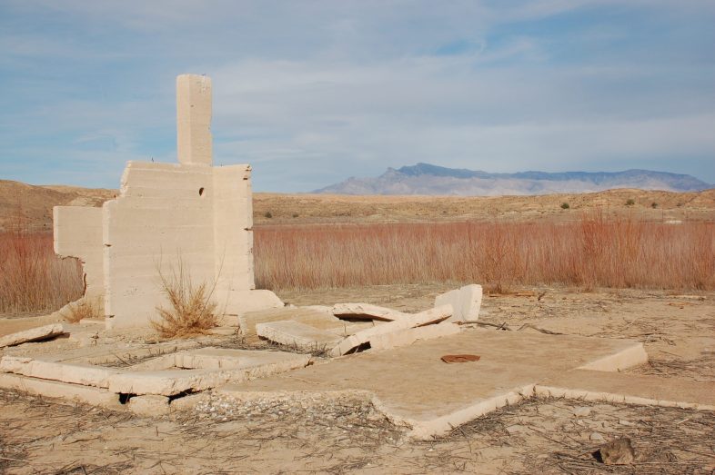 Building_Ruins_at_St._Thomas2C_Nevada.jpg