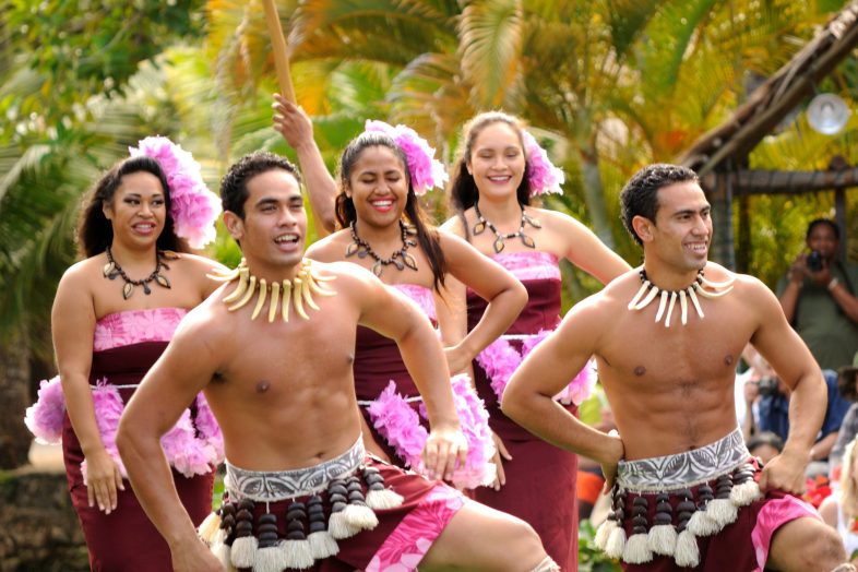 Polynesian_Cultural_Center_-_Canoe_Pageant_28832836442329.jpg